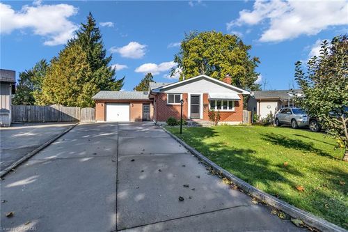 27 Toulon Cres, London, ON, N5V1J4 | Card Image
