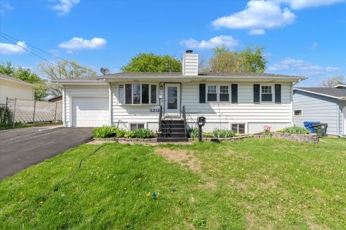 3218 W 11th Street, Davenport, IA, 52804 | Card Image