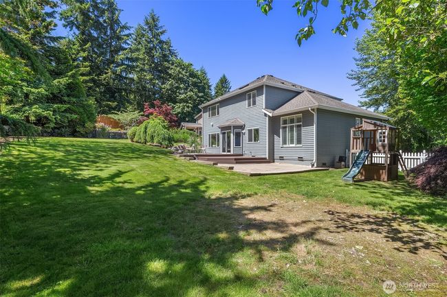 Huge backyard | Image 31