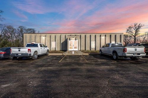 2104 International Ln, Madison, WI, 53704-3113 | Card Image