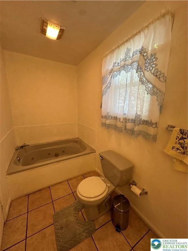 2215 N 3 Rd Ave, House other with 4 bedrooms, 2 bathrooms and null parking in Whitehall PA | Image 22