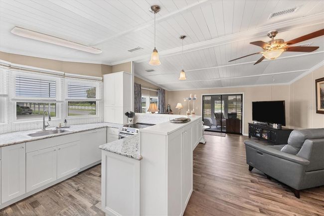 Kitchen/Living Room | Image 7