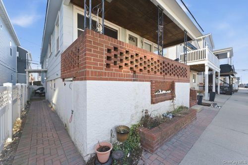 99 Virginia Ave, Long Beach, NY, 11561-1431 | Card Image