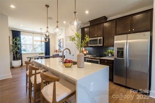 6008 Pivot Ct, Charlotte, NC, 28205-8024 | Card Image
