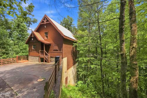 2416 Balsam Cir, Sevierville, TN, 37876 | Card Image