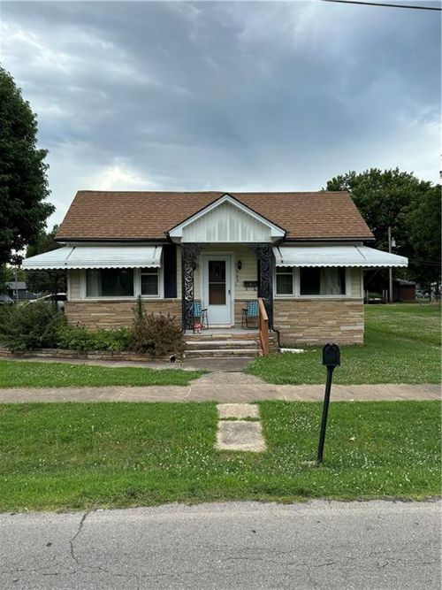 303 N Cayuga St, Frontenac, KS, 66763-2064 | Card Image