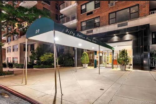 19f-50 Sutton Sutton Place S, New York, NY, 10022 | Card Image