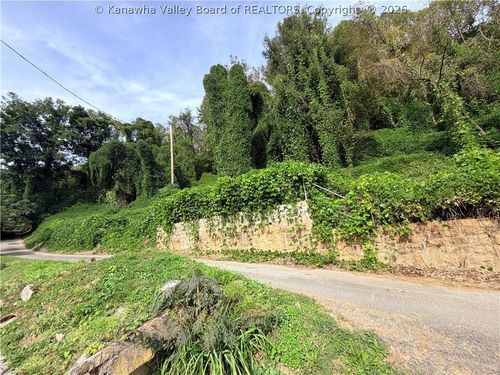 23 Sandcastle Road, Davin, WV, 25617 | Card Image