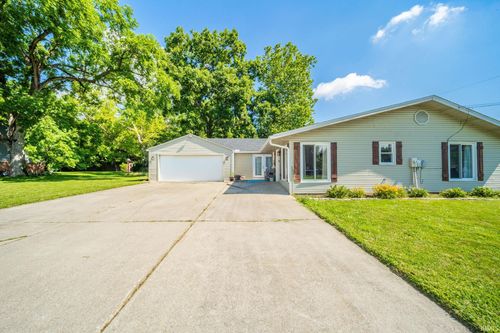901 N Greenbriar Rd, Muncie, IN, 47304-3261 | Card Image
