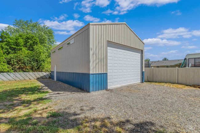 Detached garage featuring gravel driveway | Image 30