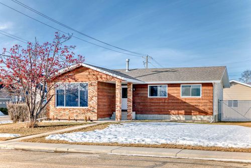 6208 53 Ave, Ponoka, AB, T4J1K8 | Card Image