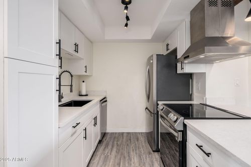 219-7557 N Dreamy Draw Dr, Phoenix, AZ, 85020-4651 | Card Image