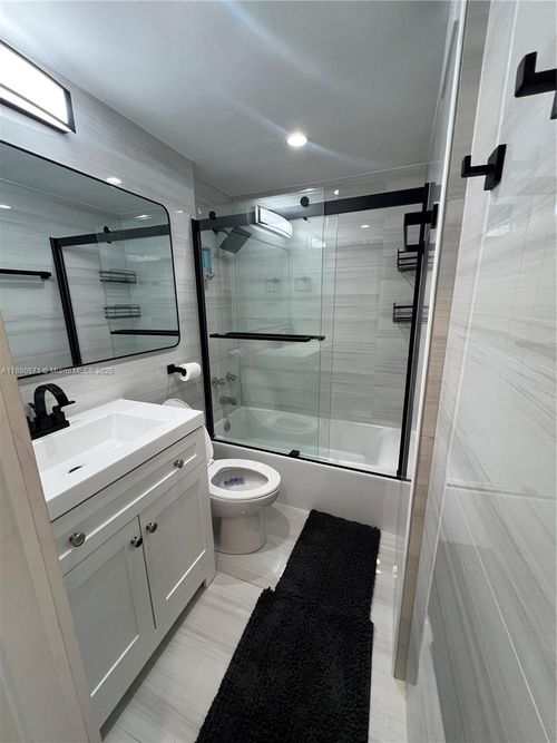 apt-405-255 W 24th St, Miami Beach, FL, 33140-4685 | Card Image