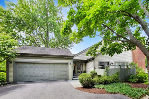 32 Warrington Dr, Lake Bluff, IL, 60044-1321 | Card Image