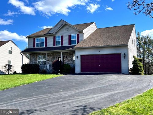 124 Limestone Dr, Reading, PA, 19606-3832 | Card Image