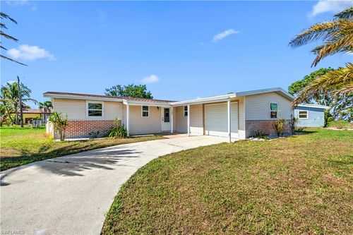 160 Francis Dr Ne, PORT CHARLOTTE, FL, 33952-8146 | Card Image