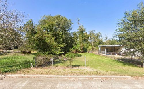 355 E Simmons St, Beaumont, TX, 77703-4533 | Card Image