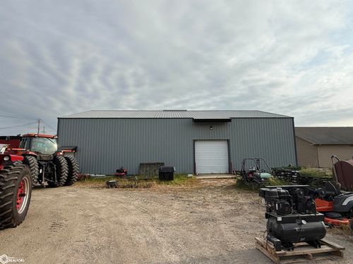 104 1st Ave Nw, Buffalo Center, IA, 50424-7733 | Card Image