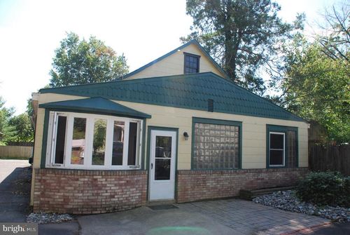 apt-a-724 W Broad St, QUAKERTOWN, PA, 18951-1261 | Card Image