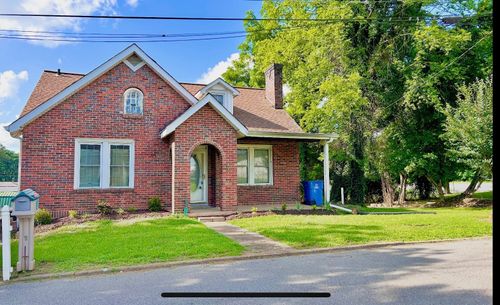 122 W Lake St, Camden, TN, 38320-2050 | Card Image