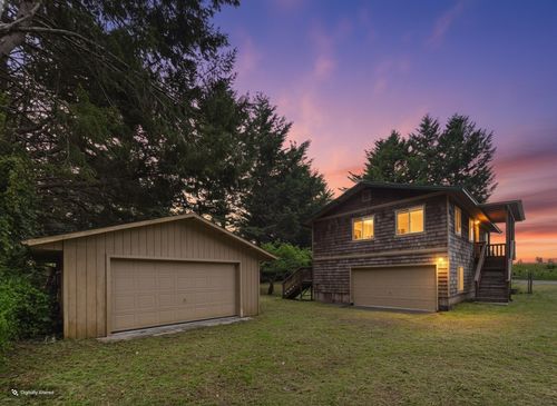 111 Beach Rd, Whitethorn, CA, 95589-8925 | Card Image