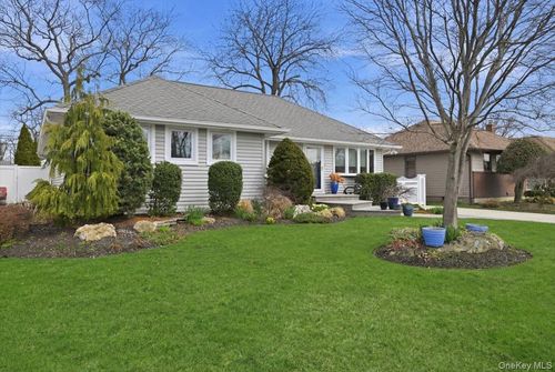 2953 Kinloch Rd, Wantagh, NY, 11793-1713 | Card Image