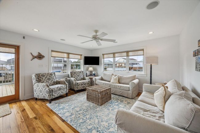 1226 Oahu Dr, House other with 4 bedrooms, 3 bathrooms and 1 parking in Tiki Island TX | Image 7