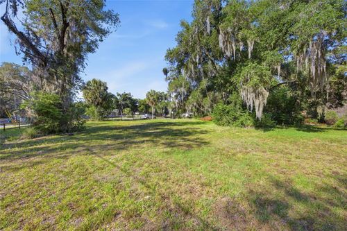 105 W Hermosa St, LADY LAKE, FL, 32159-3842 | Card Image