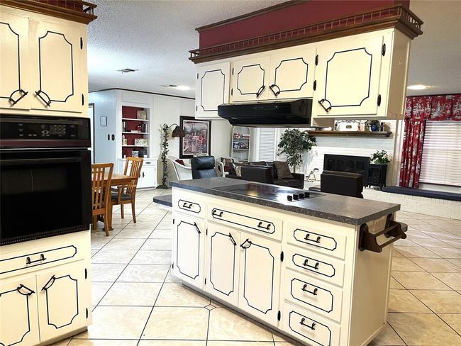 403 N Hall St, House other with 5 bedrooms, 3 bathrooms and null parking in Fairfield TX | Image 13
