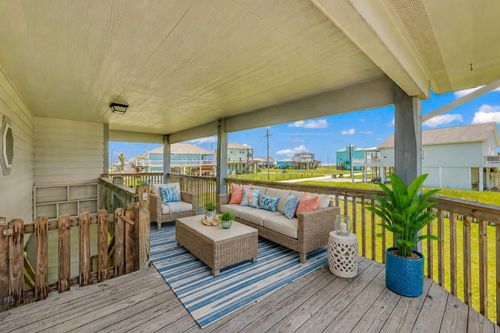 817 Westview, Crystal Beach, TX, 77650 | Card Image