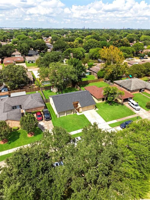 10015 Rustic Rock Rd, La Porte, TX, 77571-4117 | Card Image