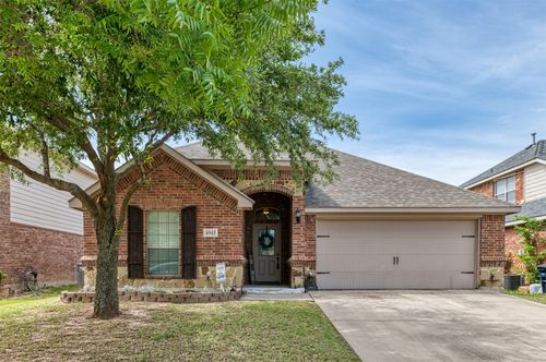 4945 Wild Oats Dr, Fort Worth, TX, 76179-8127 | Card Image