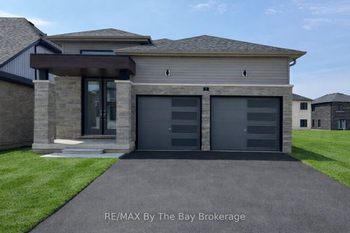 7 Rosanne Circle, Wasaga Beach, ON, L9Z0N4 | Card Image
