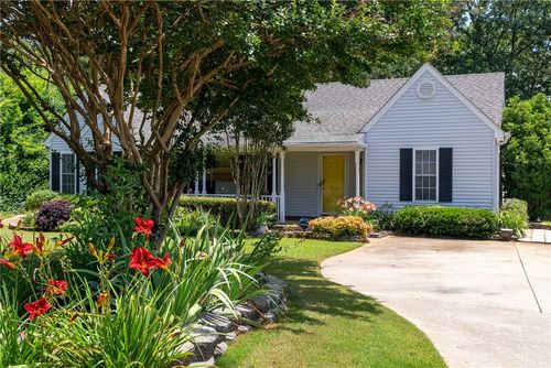 318 Weeping Willow Dr, Seneca, SC, 29672-2495 | Card Image
