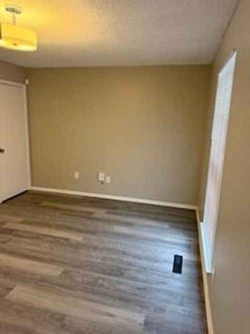 10401 Sycamore Ave, Kansas City, MO, 64134-2043 | Card Image
