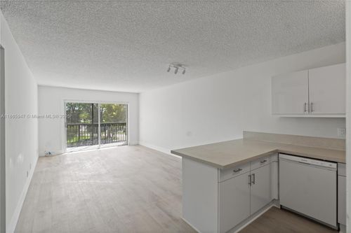 apt-302-8005 Lake Dr, Doral, FL, 33166-4646 | Card Image