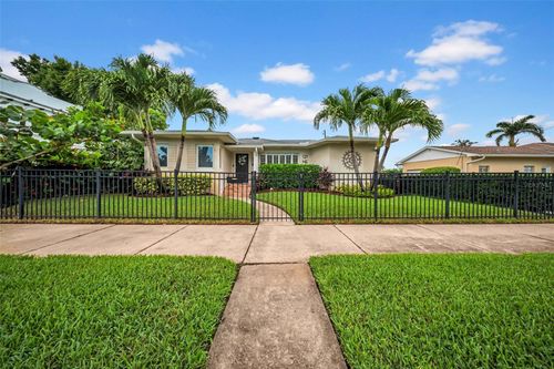 121 28th Ave Ne, St Petersburg, FL, 33704-2938 | Card Image