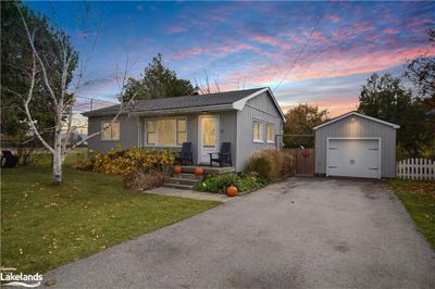 17 Edward St E, House other with 2 bedrooms, 1 bathrooms and 3 parking in Creemore ON | Image 1