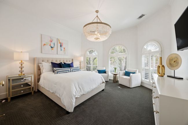 Second floor guest suite with private bath | Image 21