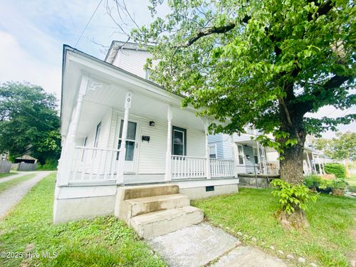 409 W Colonial Ave, Elizabeth City, NC, 27909-4213 | Card Image