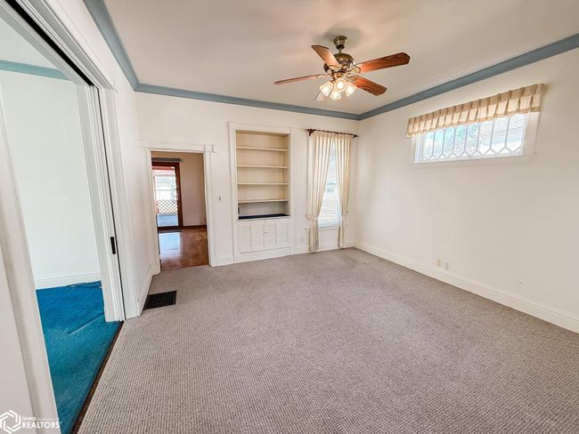 415 S Garfield Ave, Home with 4 bedrooms, 2 bathrooms and 2 parking in Burlington IA | Image 7