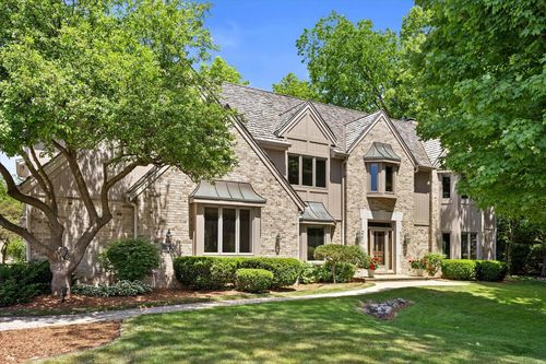 20750 Lincolnshire Court, Brookfield, WI, 53045 | Card Image