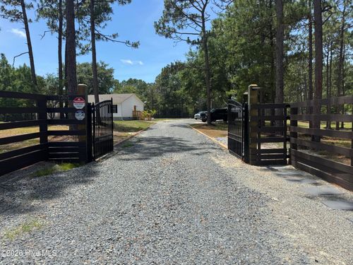 1265 Gilbert Rd Se, Bolivia, NC, 28422-8751 | Card Image