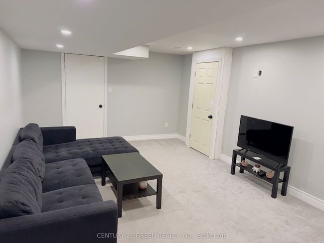 94 Snowling Dr, House attached with 6 bedrooms, 4 bathrooms and 2 parking in Ajax ON | Image 39