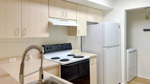 apt-204-677 Sw 111th Ave, Pembroke Pines, FL, 33025-6998 | Card Image