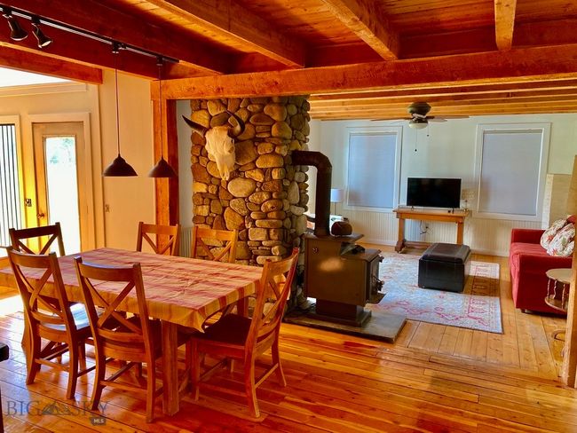 Grizzly Meadows dining area and living room | Image 24