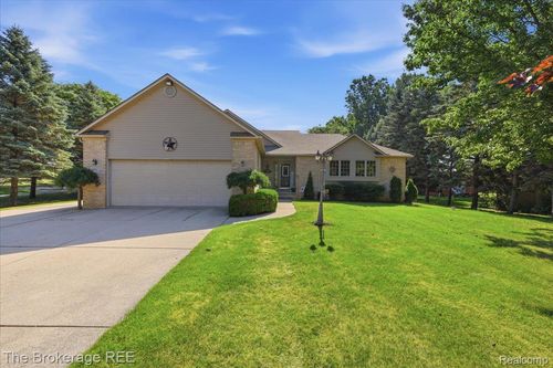 6057 Center Rd, Grand Blanc, MI, 48439-7949 | Card Image