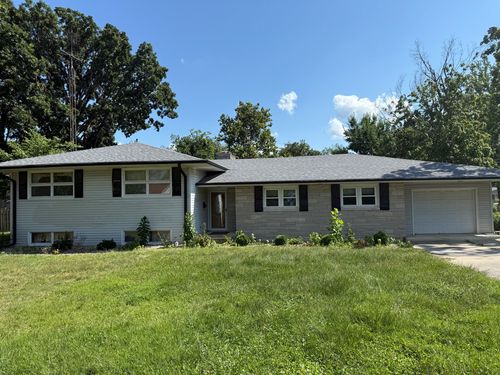 9 Orchard Dr, Charleston, IL, 61920-3365 | Card Image