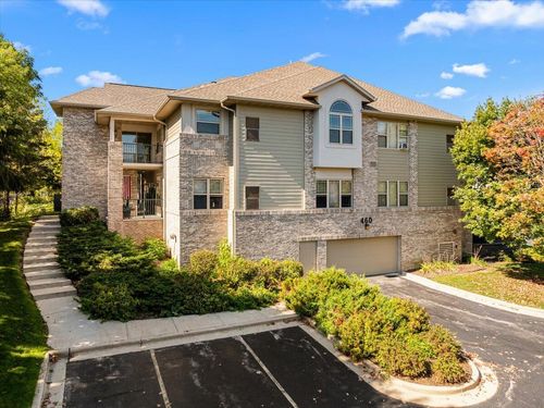 460 N Silverbrook Dr, West Bend, WI, 53090-2435 | Card Image