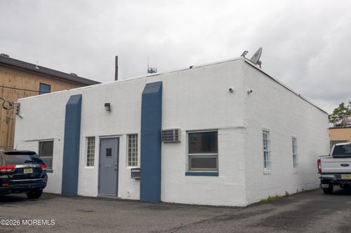 231 E 1st Ave, Roselle, NJ, 07203-1301 | Card Image